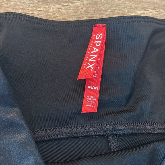 Spanx faux leather leggings size Medium - Picture 7 of 12